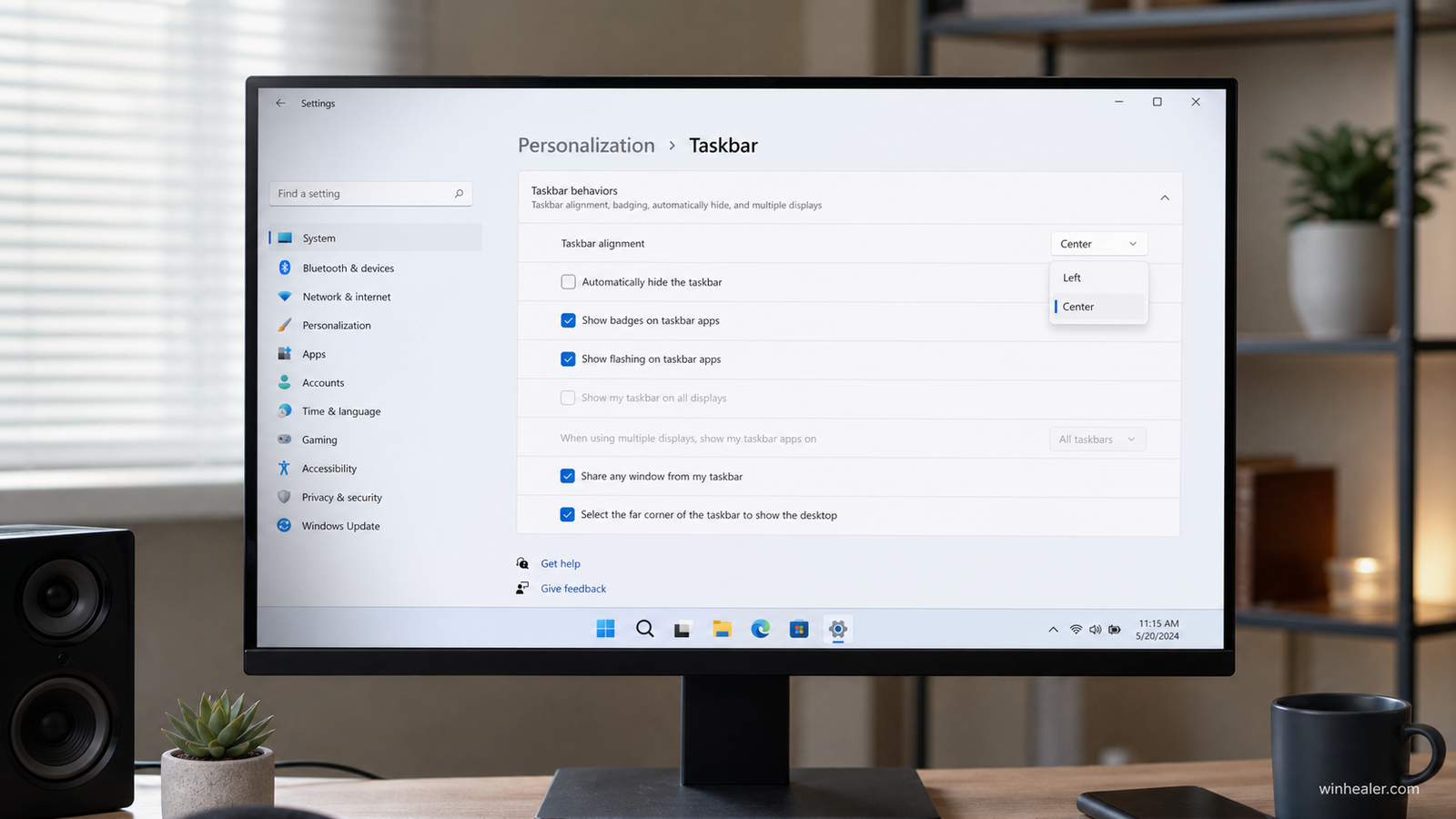 Windows 11 Taskbar settings showing alignment and behavior options